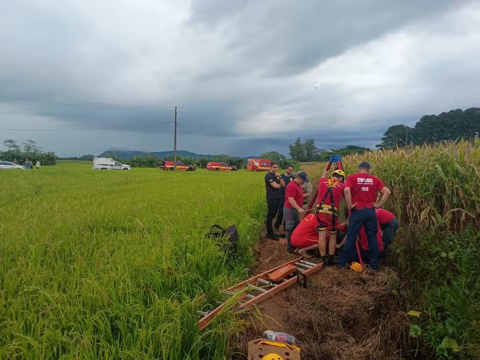 Tio e sobrinho morrem afogados após serem sugados por sistema de drenagem em rio de SC