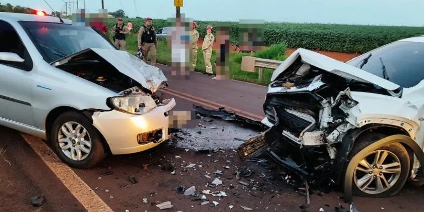Grave acidente com veículo de Nova Santa Rosa deixa dois adultos e uma criança feridos na PR-491 em Marechal Rondon