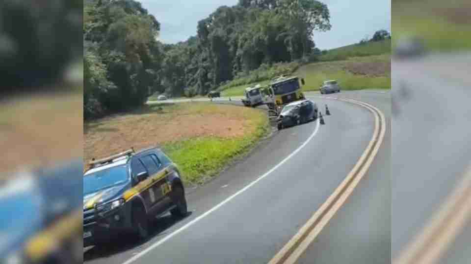 Duas pessoas morrem após colisão frontal no Paraná