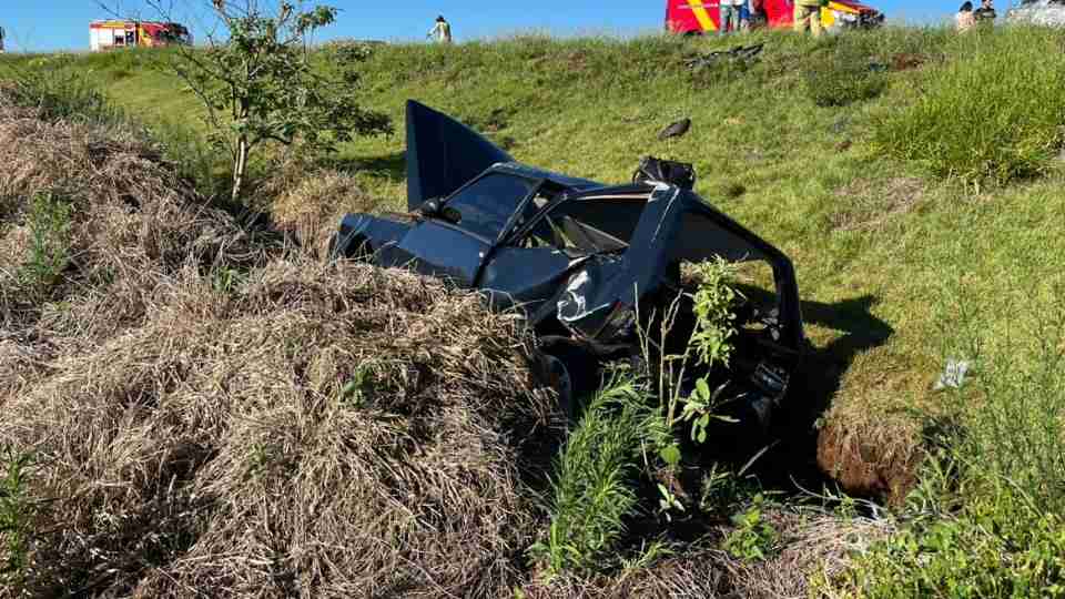 Passageira de carro morre após ser ejetada na BR-163, em Cascavel