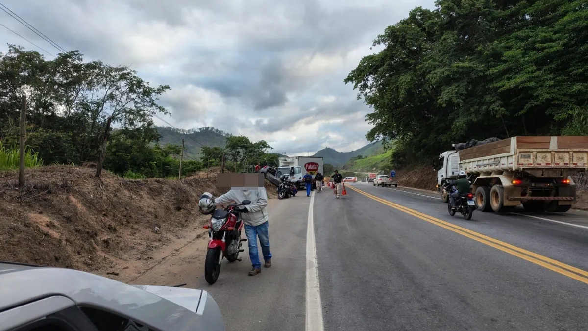 Acidente entre carro e caminhão deixa três mortos em Minas Gerais