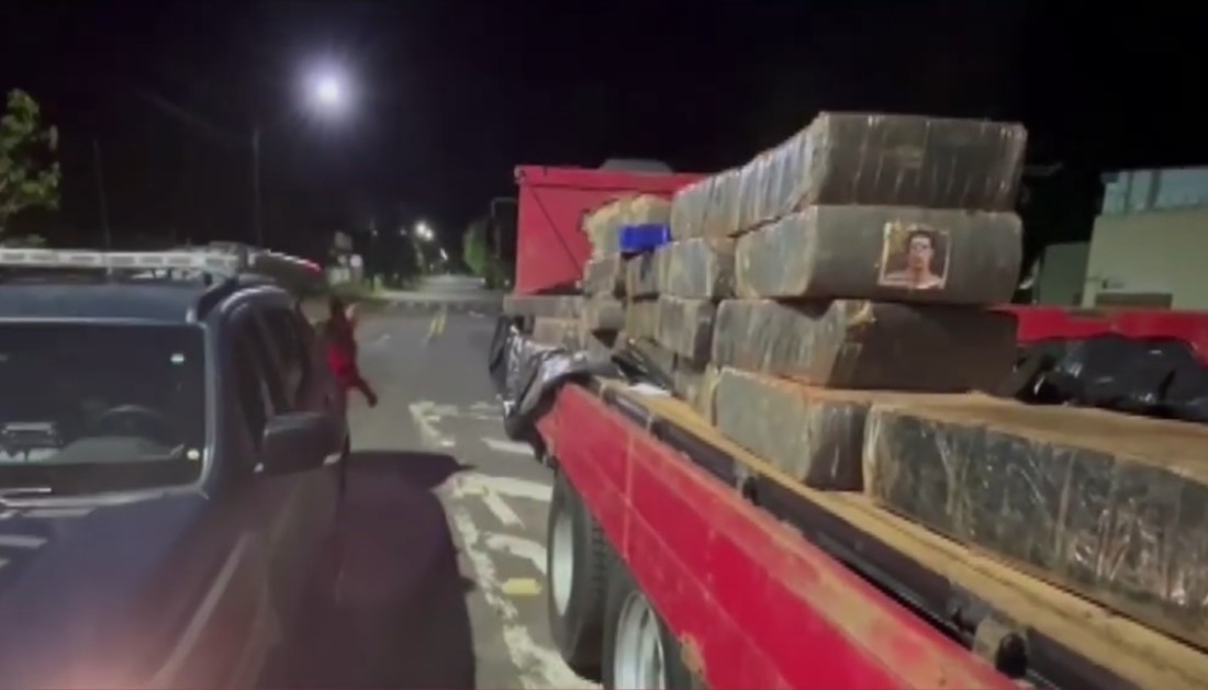 PRF apreende mais de uma tonelada de maconha em caminhão na BR-277, em Céu Azul