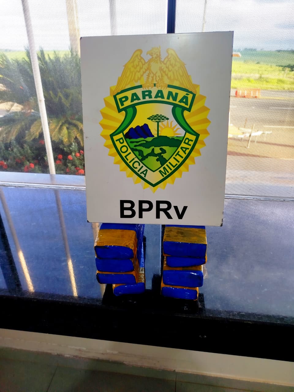 Acidente na PR-182 resulta na apreensão de quase 5 quilos de maconha