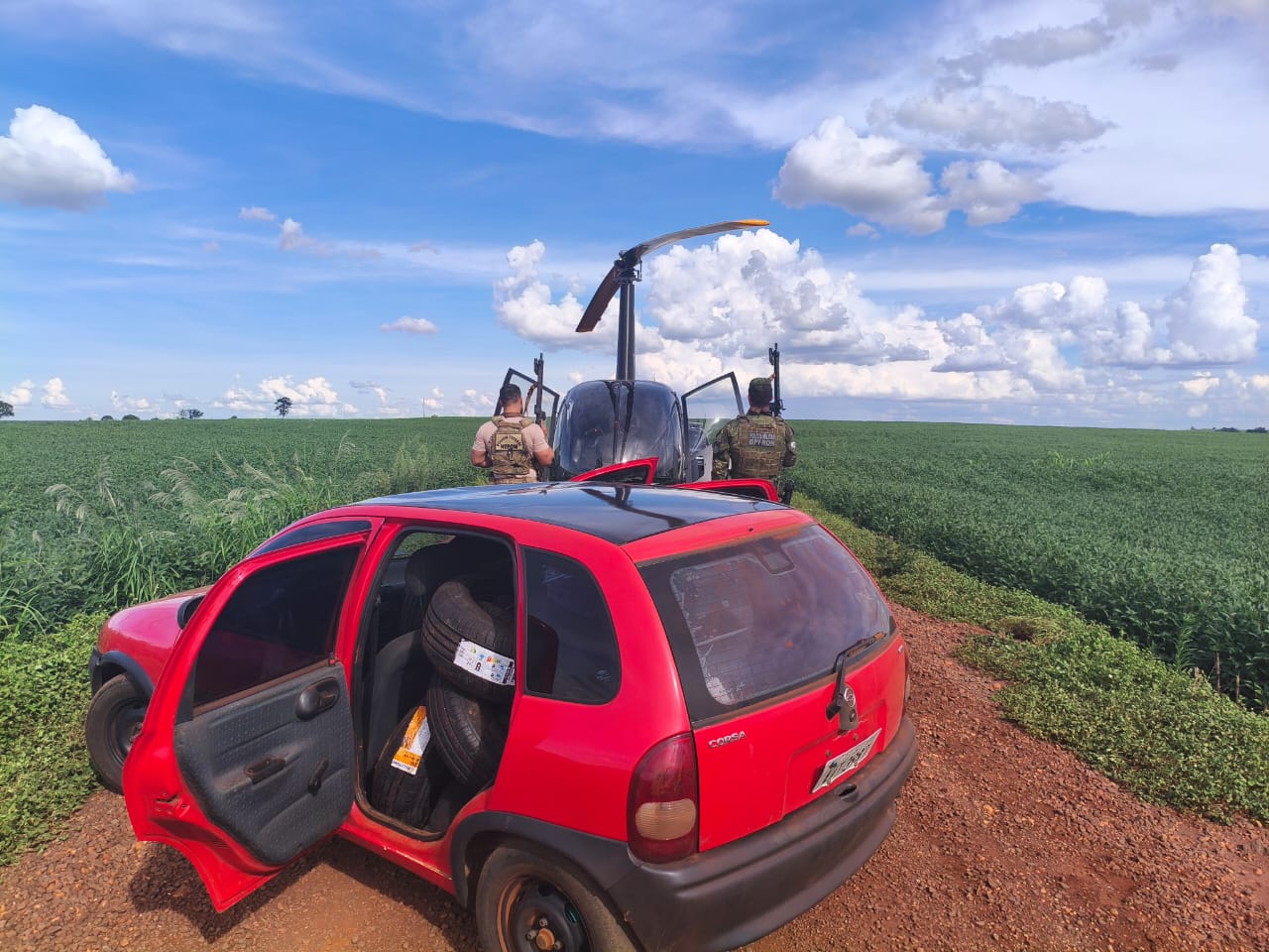 Veículo com produtos ilícitos é abandonado após perseguição na zona rural de Guaíra