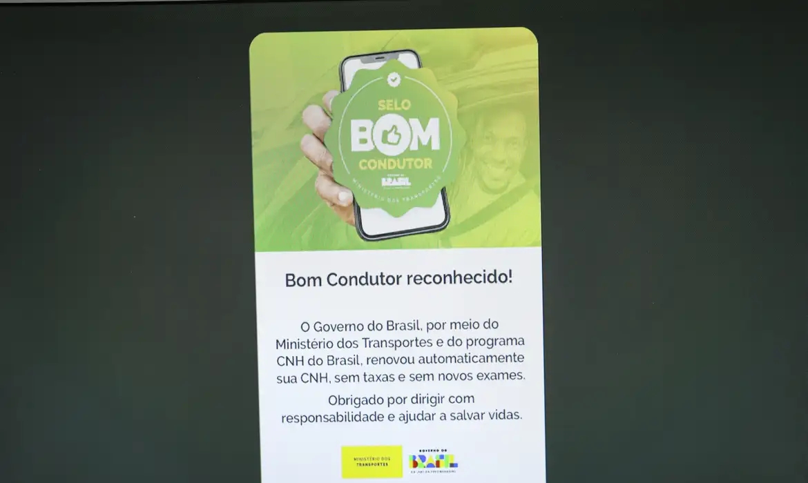 Renovação automática de CNH beneficia 300 mil na primeira semana