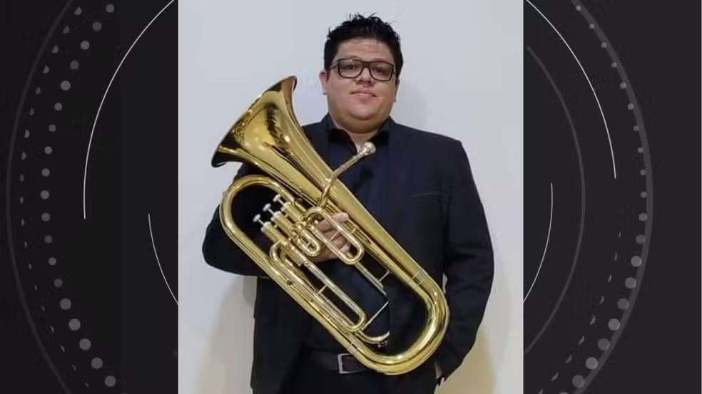 Maestro Banda Sinfônica de Palotina morre após sofrer choque elétrico ao instalar tomada em casa