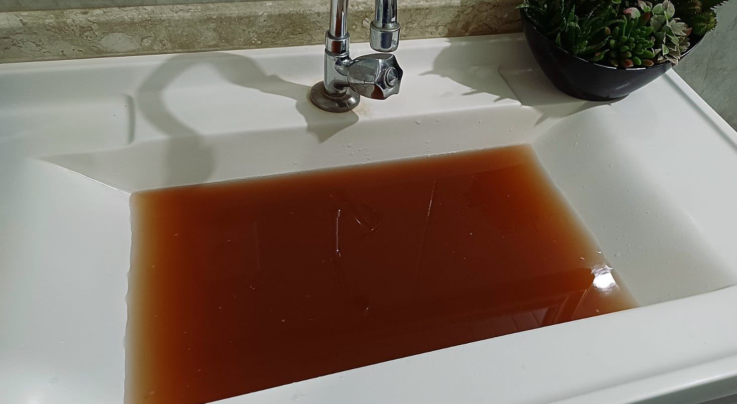 Moradores reclamam de água suja e Prefeitura orienta sobre atendimento da Sanepar