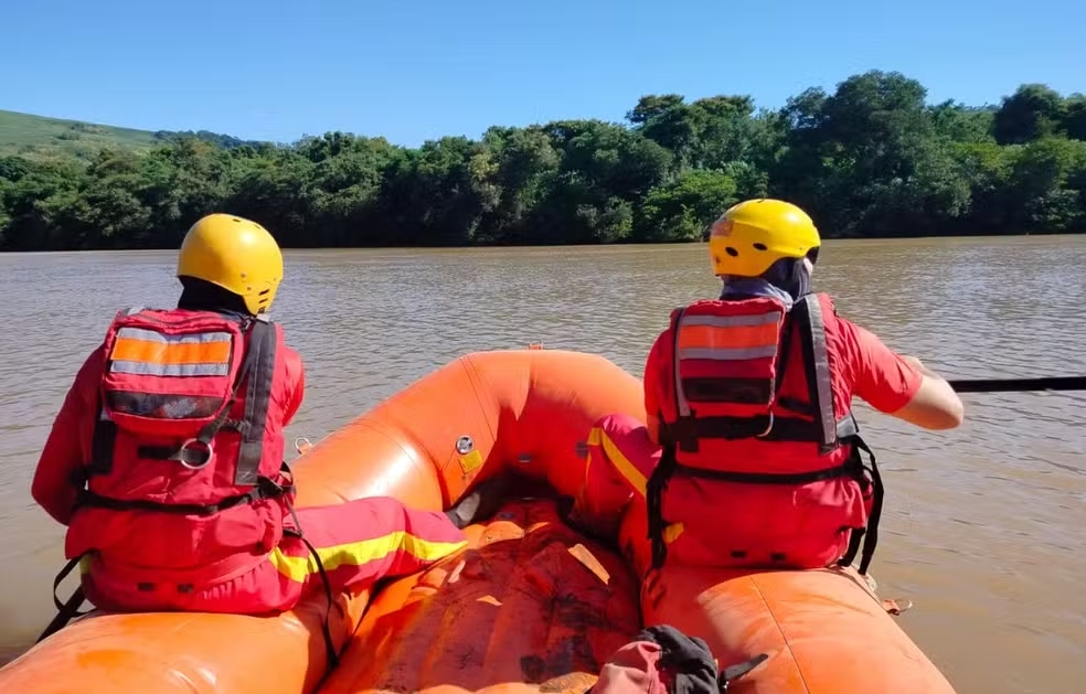 Homem tenta salvar crianças de afogamento, some em rio e corpo dele é encontrado após dois dias de buscas, no Paraná
