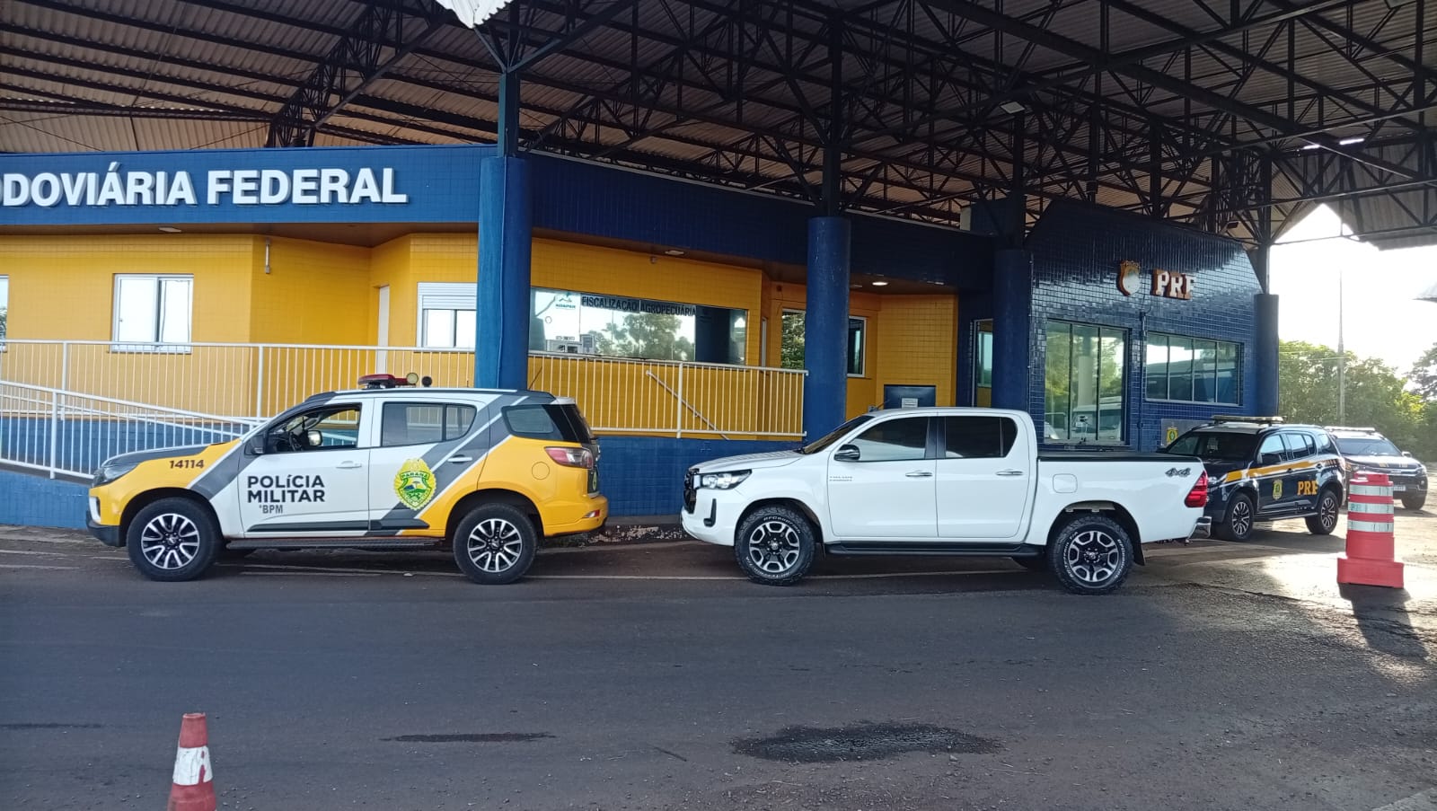 PRF recupera caminhonete furtada na BR-163, em Guaíra
