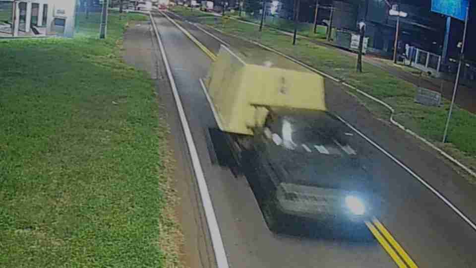 Criminosos furtam piscina de 7 metros e 300 quilos no Norte do Paraná