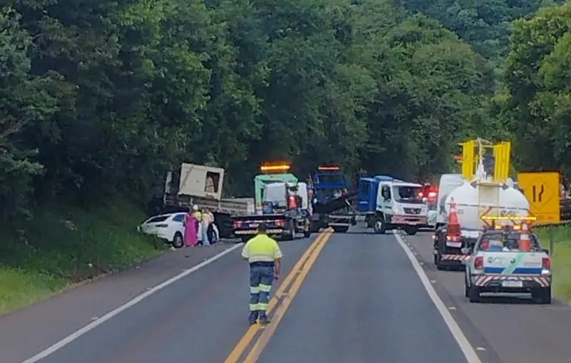 Acidente com cinco veículos deixa feridos na BR-277, em Nova Laranjeiras