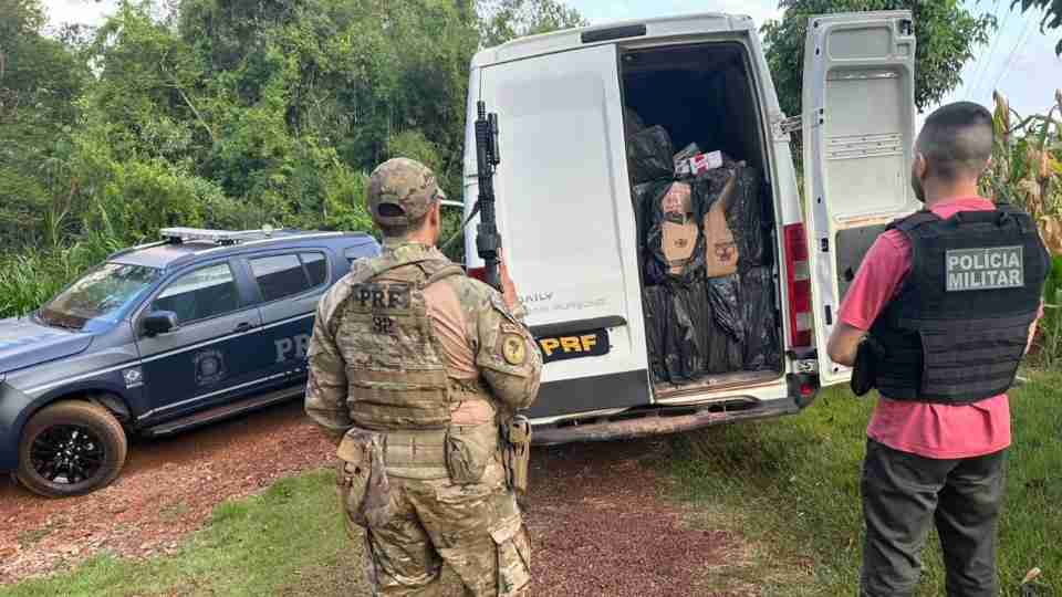 PRF apreende 75 mil maços de cigarros em Toledo