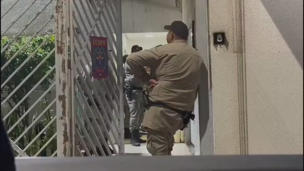 PM do Paraná preso em flagrante suspeito de estuprar e manter prima trancada em casa em GO está afastado da corporação desde 2025