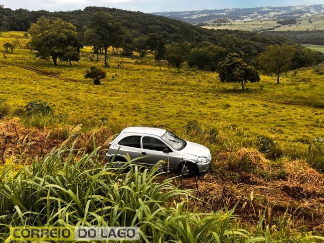 Veículo cai em ribanceira e mobiliza equipes de resgate de Santa Helena