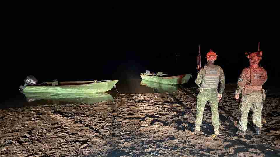 Mais de uma tonelada de maconha, caminhonete e embarcações são apreendidas em Santa Helena