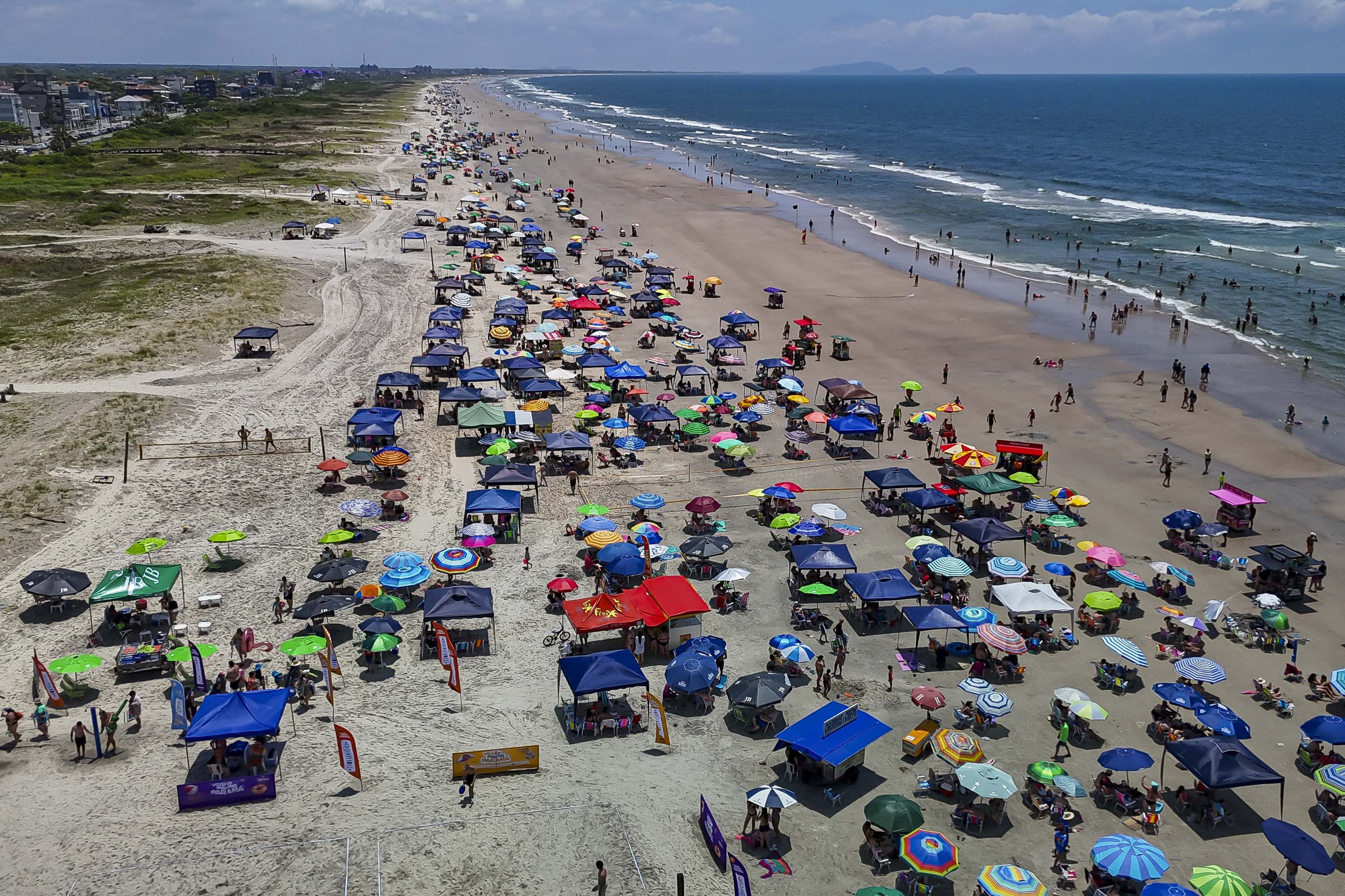 Blocos com chuva e sol: Carnaval terá duas frentes frias no Paraná, prevê Simepar