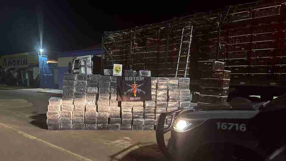 Polícia apreende 35 mil pacotes de cigarros contrabandeados na BR-369, em Campo Mourão