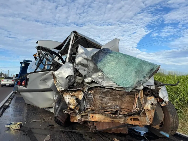 Mulher morre após batida entre carros na BR-277, em Santa Tereza do Oeste