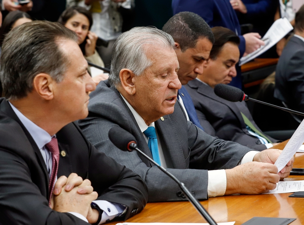 Deputado federal Sperafico assina PEC que limita IPVA a 1% e muda forma de cálculo