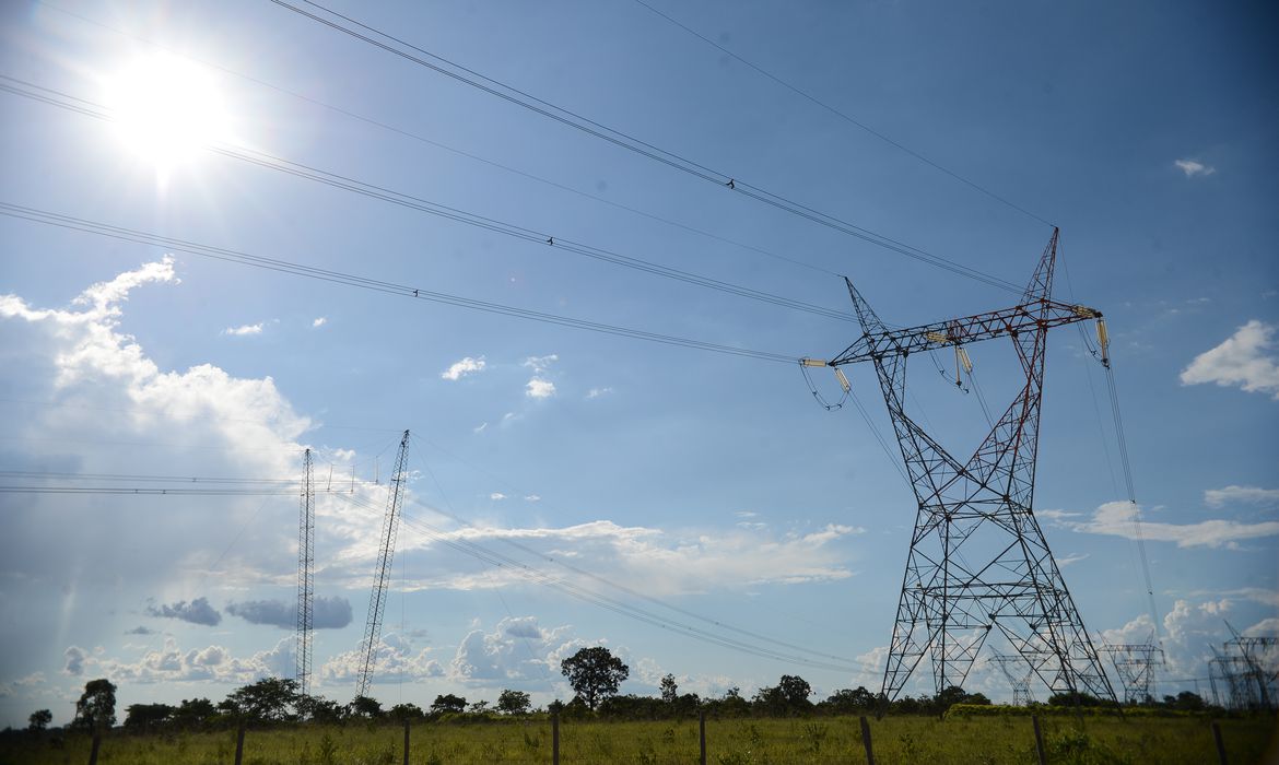 Governo quer usar antecipação da privatização da Eletrobras para baratear contas de luz, diz ministro