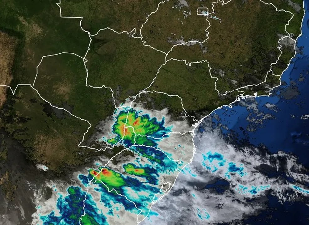 Duas pessoas morrem após carro bater em veículos e capotar em plantação, na  BR-369, em Corbélia, Oeste e Sudoeste