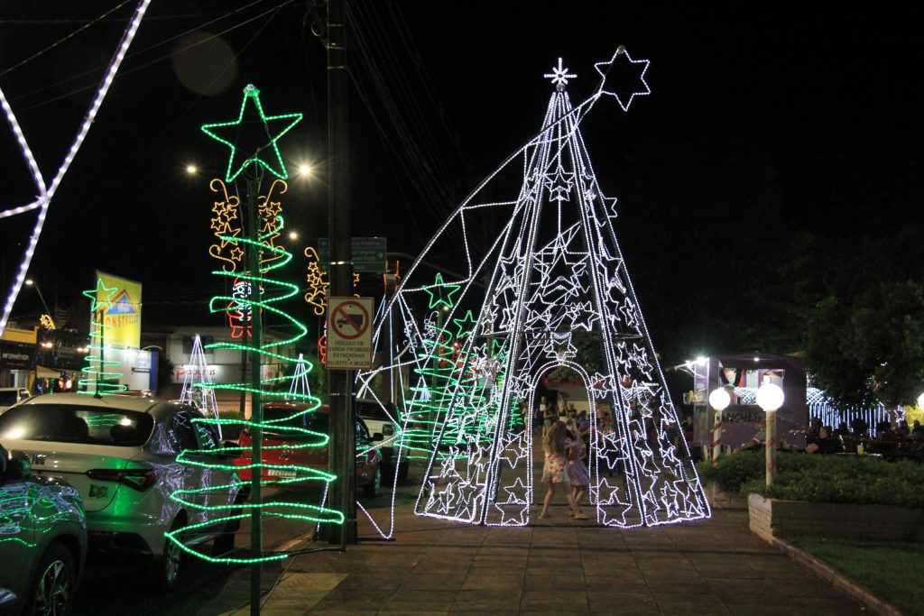 Acendimento das luzes de Natal e chegada do Papai Noel acontece em Nova Santa Rosa